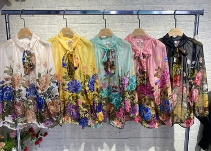 Blusa in organza con fiori